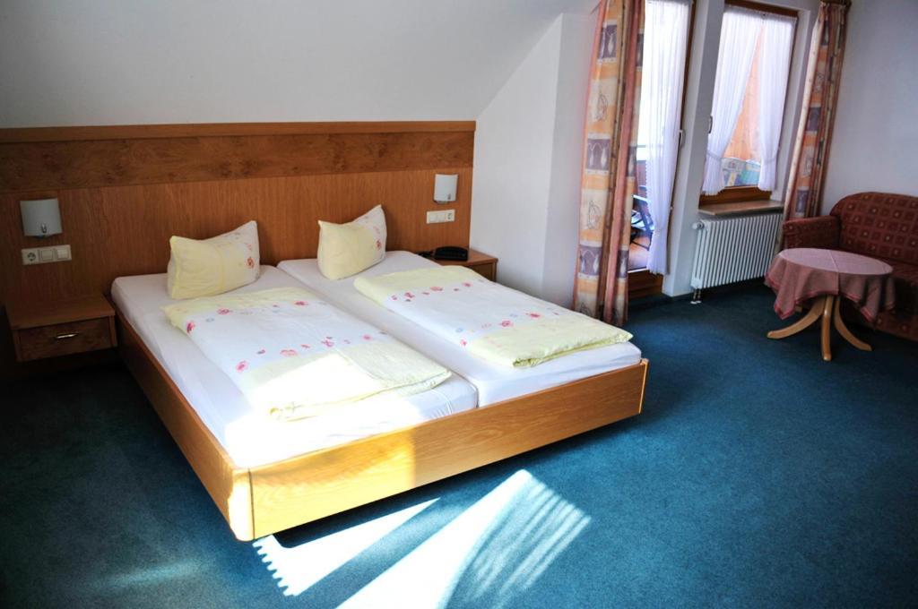 Hirschen-Dorfmuehle Hotel Biederbach Ruang foto